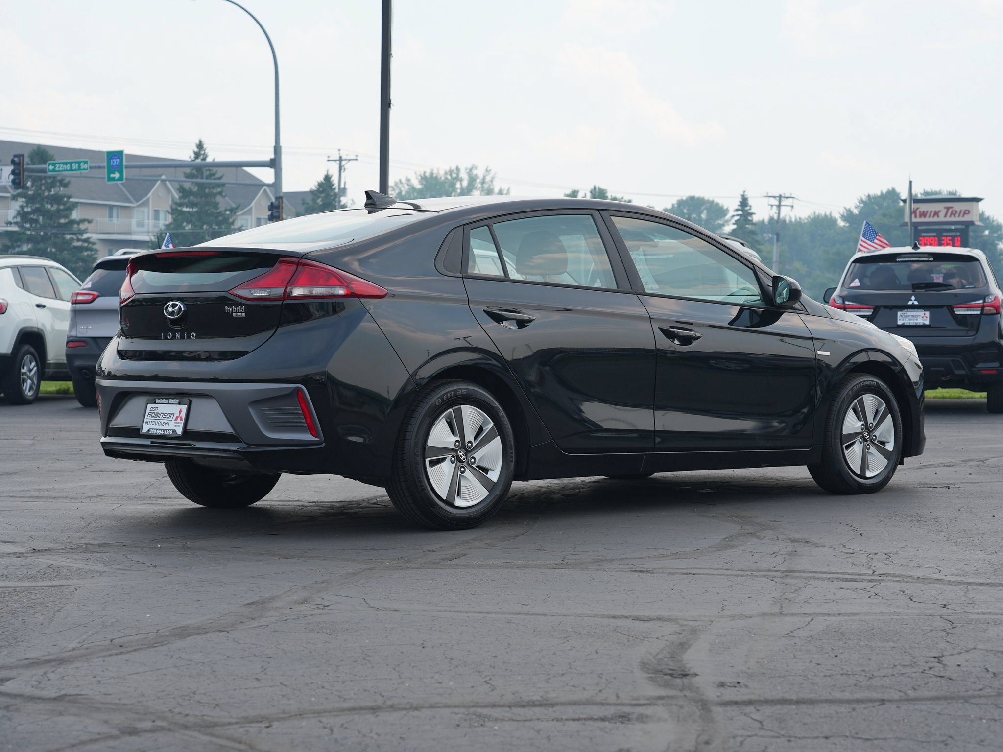 Used 2020 Hyundai Ioniq Blue FWD image 3