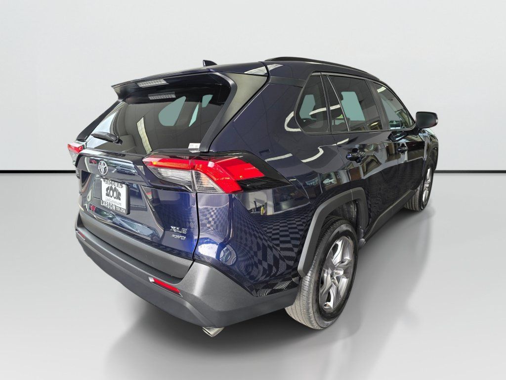 Used 2025 Toyota RAV4 XLE AWD/4WD image 7