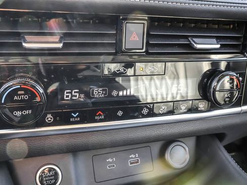 Used 2021 Nissan Rogue Platinum image 25