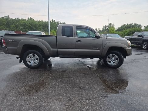 Used 2013 Toyota Tacoma 4x4 Access Cab V6 w/ TRD Sport Pkg image 6