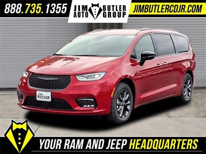 New 2025 Chrysler Pacifica Select