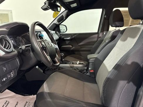 Used 2021 Toyota Tacoma TRD Sport w/ Technology Package AWD/4WD image 16