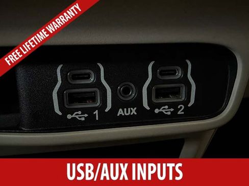 Used 2023 Chrysler Pacifica Touring-L FWD image 17