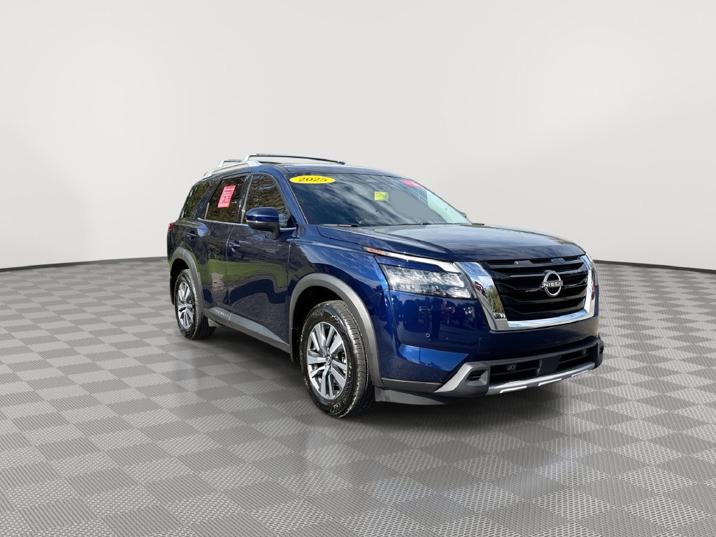Certified 2025 Nissan Pathfinder SL AWD/4WD image 3