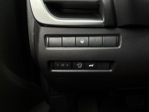 Used 2025 Nissan Rogue SV FWD image 22