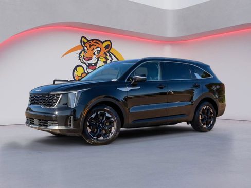 Used 2024 Kia Sorento S image 1