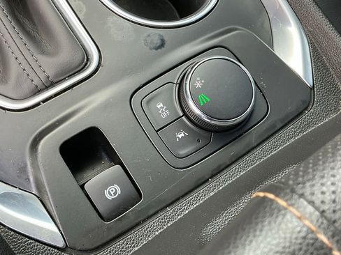Used 2020 Chevrolet Traverse Premier FWD image 39