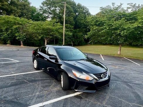 Used 2017 Nissan Altima 2.5 S w/ Power Driver Seat Package FWD image 2