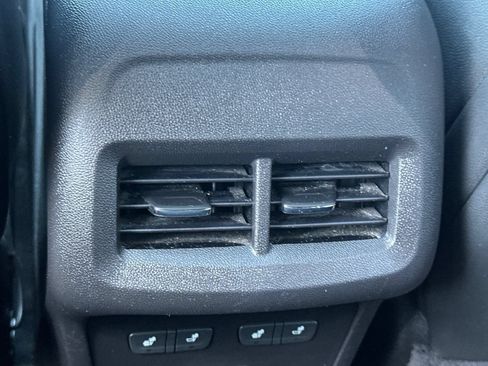 Used 2023 Chevrolet Equinox Premier FWD image 41
