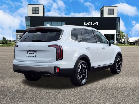 Certified 2025 Kia Telluride EX w/ EX Captain's Chair Package image 6