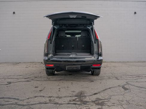 Used 2023 Cadillac Escalade Sport Platinum w/ Heavy-Duty Trailer Package AWD/4WD image 14
