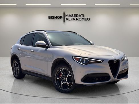 Used 2023 Alfa Romeo Stelvio Sprint RWD image 1