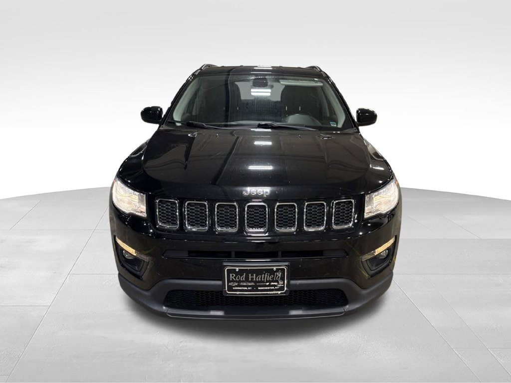 Used 2018 Jeep Compass Latitude w/ Popular Equipment Group AWD/4WD image 3