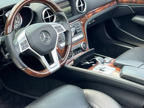 Used 2014 Mercedes-Benz SL 550 image 4