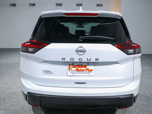 Used 2025 Nissan Rogue SV FWD image 8