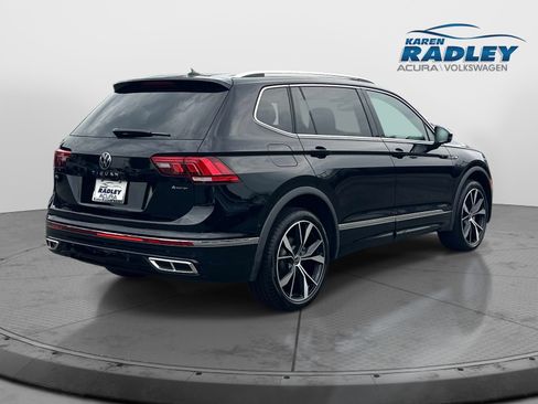Certified 2024 Volkswagen Tiguan SEL R-Line AWD/4WD image 2