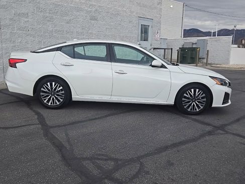 Used 2023 Nissan Altima 2.5 SV image 2
