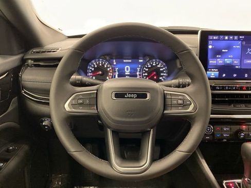 Used 2026 Jeep Compass Latitude image 16