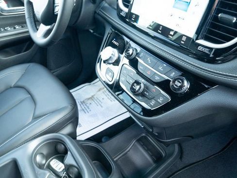 New 2026 Chrysler Pacifica Select image 41