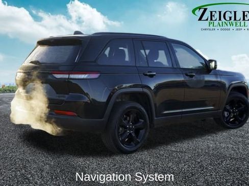 Used 2023 Jeep Grand Cherokee Limited w/ Luxury Tech Group II image 3