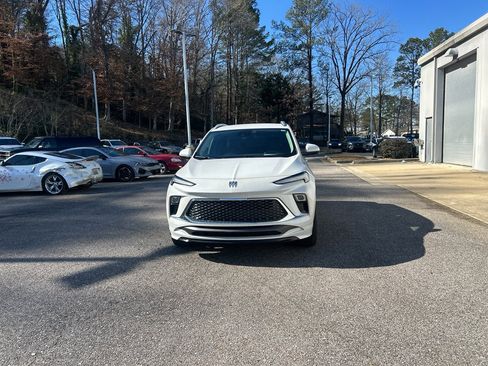 Used 2024 Buick Encore GX Avenir w/ Avenir Convenience Package image 8