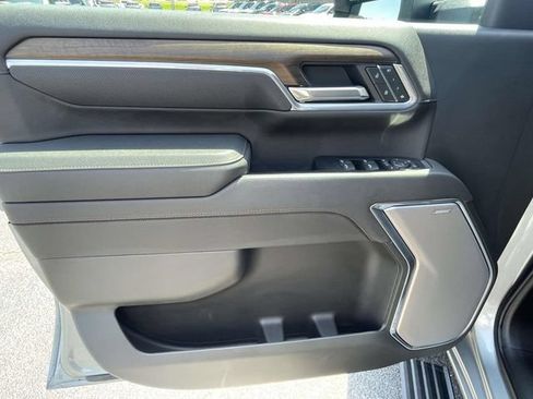Certified 2025 Chevrolet Silverado 2500 High Country w/ High Country Premium Package AWD/4WD image 15