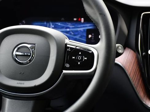 Certified 2023 Volvo XC60 B5 Plus w/ Climate Package AWD/4WD image 22