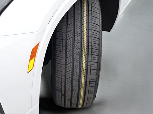 Used 2023 Chevrolet Traverse High Country w/ LPO, Floor Liner Package AWD/4WD image 4