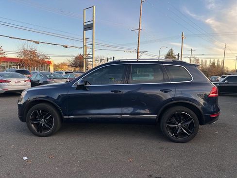 Used 2013 Volkswagen Touareg Sport image 9