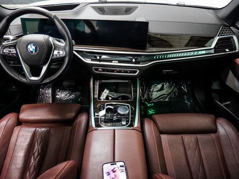 Used 2025 BMW X5 xDrive50e image 12