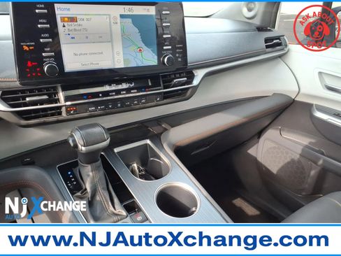 Used 2023 Toyota Sienna XSE w/ XSE Plus Package image 33