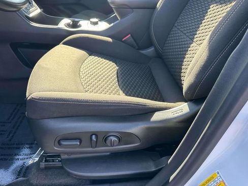 Used 2020 GMC Terrain SLE w/ Driver Convenience Package image 23