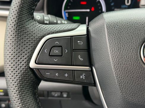 Used 2023 Toyota Sienna Limited image 17