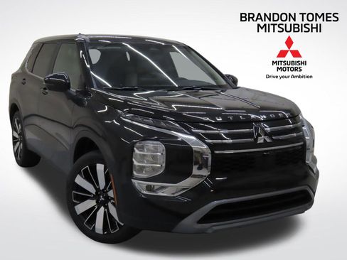 New 2025 Mitsubishi Outlander SE image 1
