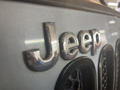 Used 2012 Jeep Wrangler Sahara AWD/4WD image 8