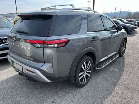 Used 2023 Nissan Pathfinder Platinum image 2