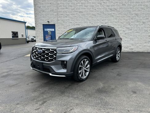 Used 2025 Ford Explorer Platinum w/ Ultimate Package AWD/4WD image 2