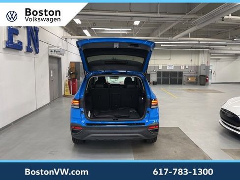 Used 2025 Volkswagen Taos SE image 27