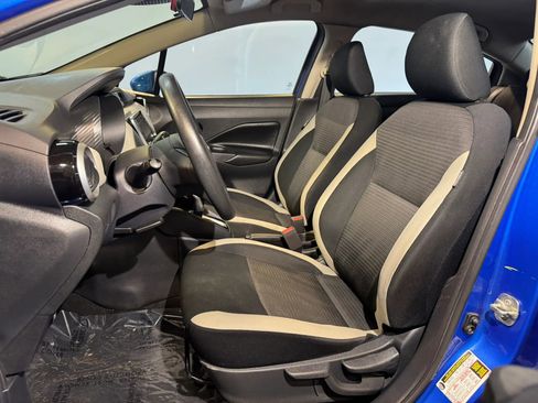 Used 2020 Nissan Versa SV FWD image 9