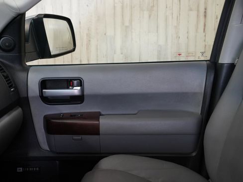 Used 2016 Toyota Sequoia Platinum image 32