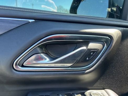 Used 2023 GMC Yukon SLT image 12