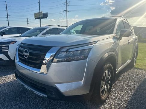 Certified 2025 Nissan Pathfinder SL AWD/4WD image 31