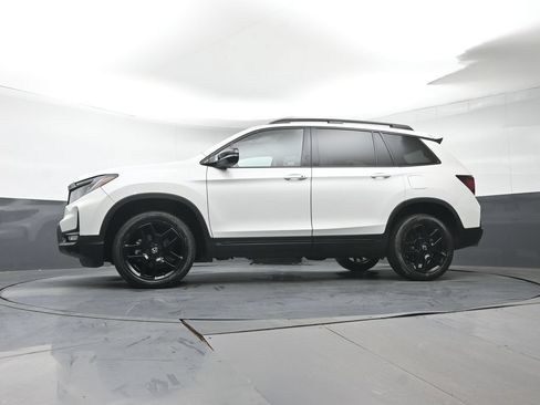 Certified 2024 Honda Passport Black Edition image 30