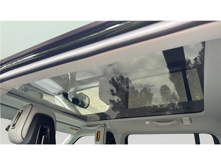 Used 2025 Rivian R1S Adventure Dual AWD/4WD image 25
