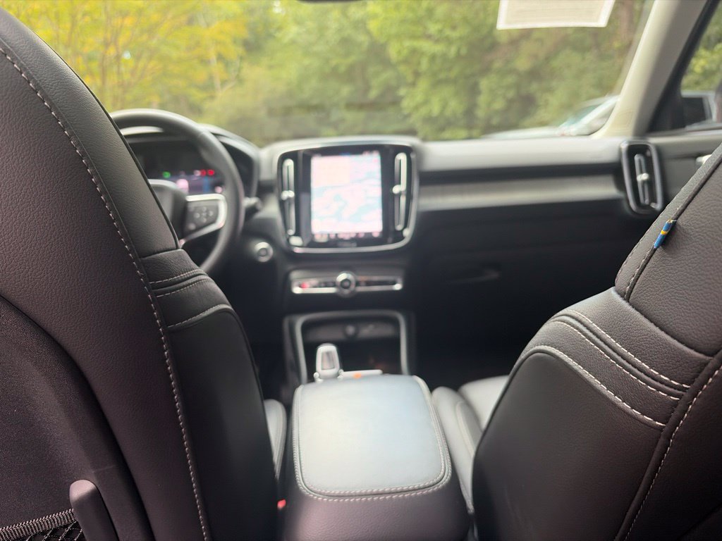 Used 2024 Volvo XC40 B5 Plus w/ Climate Package AWD/4WD image 5