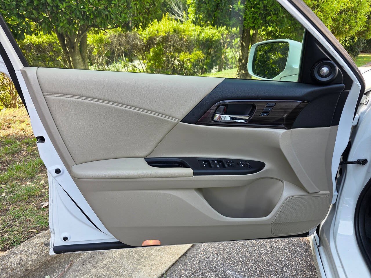 Used 2016 Honda Accord Touring image 9