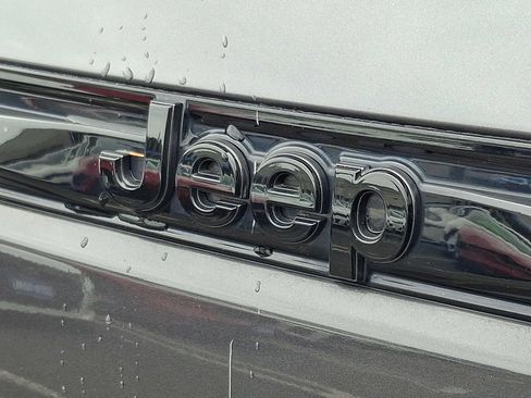 Used 2022 Jeep Grand Cherokee Altitude AWD/4WD image 30