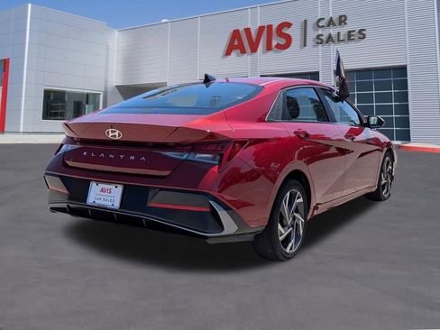 Used 2025 Hyundai Elantra SEL FWD image 6