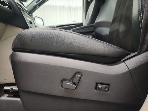 Used 2019 Dodge Grand Caravan SXT w/ Driver Convenience Group image 17