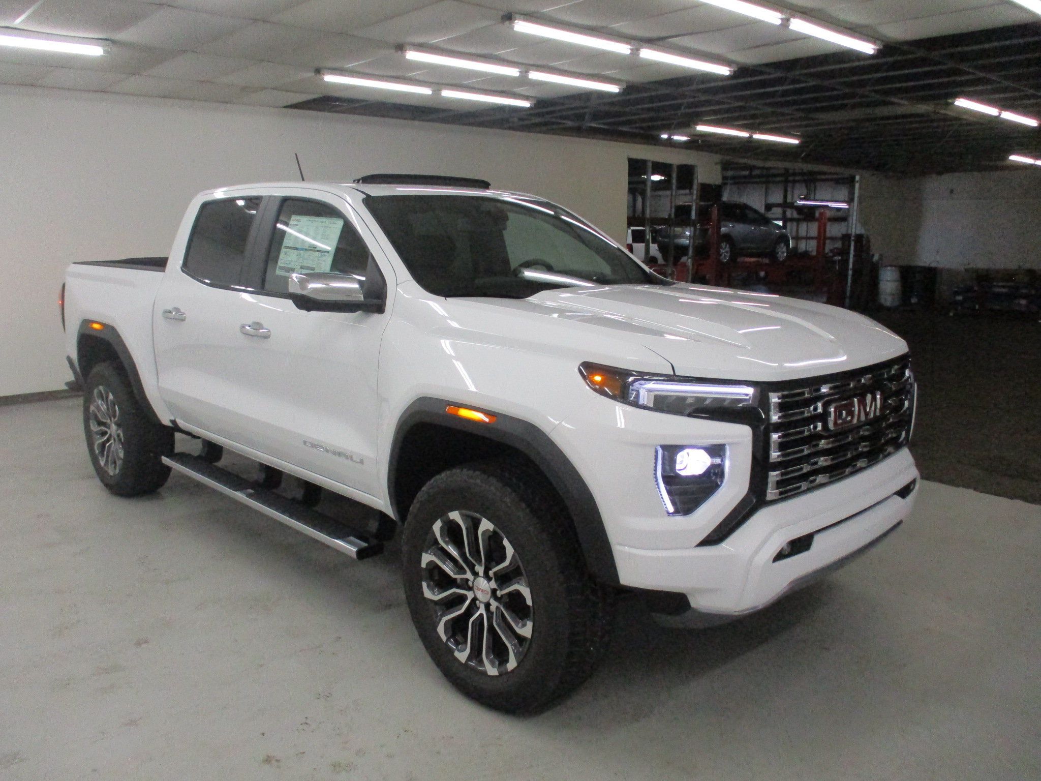 New 2026 GMC Canyon Denali AWD/4WD image 1